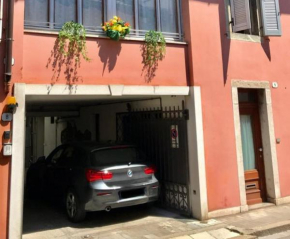 Che piacere! Udine in centro col posto auto Udine